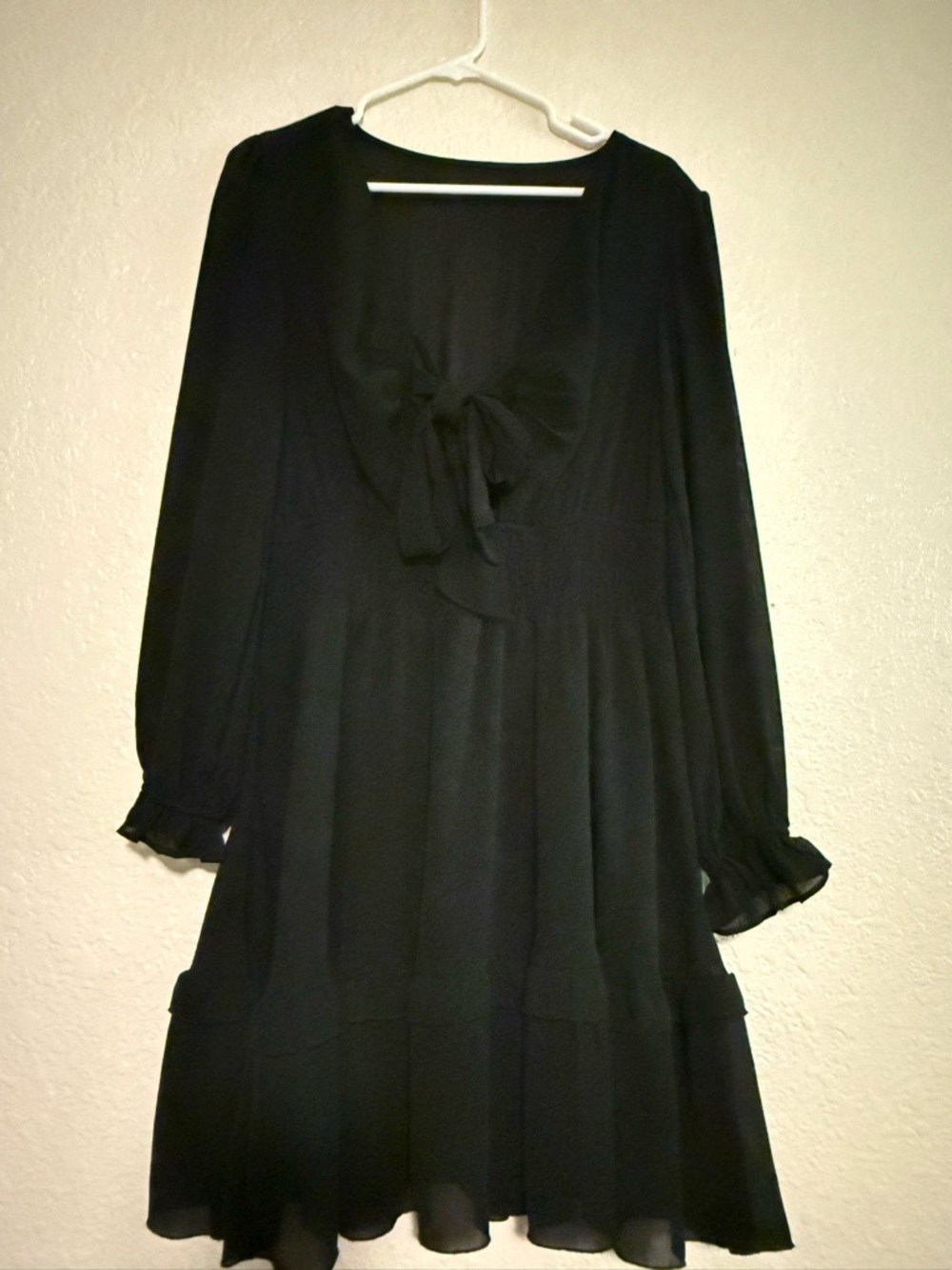 Women's Black Long-Sleeve Tie-Front Dress